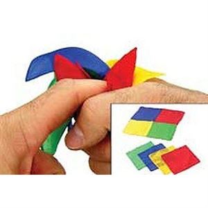 Picture of Mini blendo Un foulard en soie rouge, jaune, bleu et vert sont placés dans le poing du magicien. Le poing est ou... » 