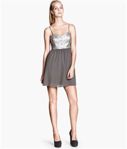 Immagine di H&M Robe brodée de paillettes 
